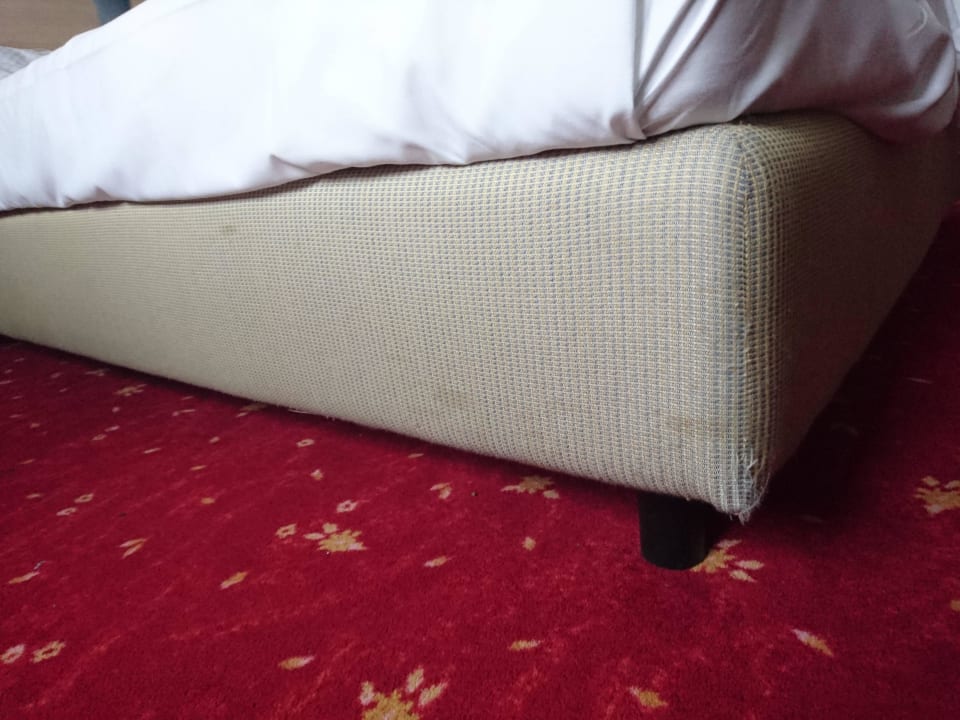 Versifftes Bett AHORN Panorama Hotel Oberhof