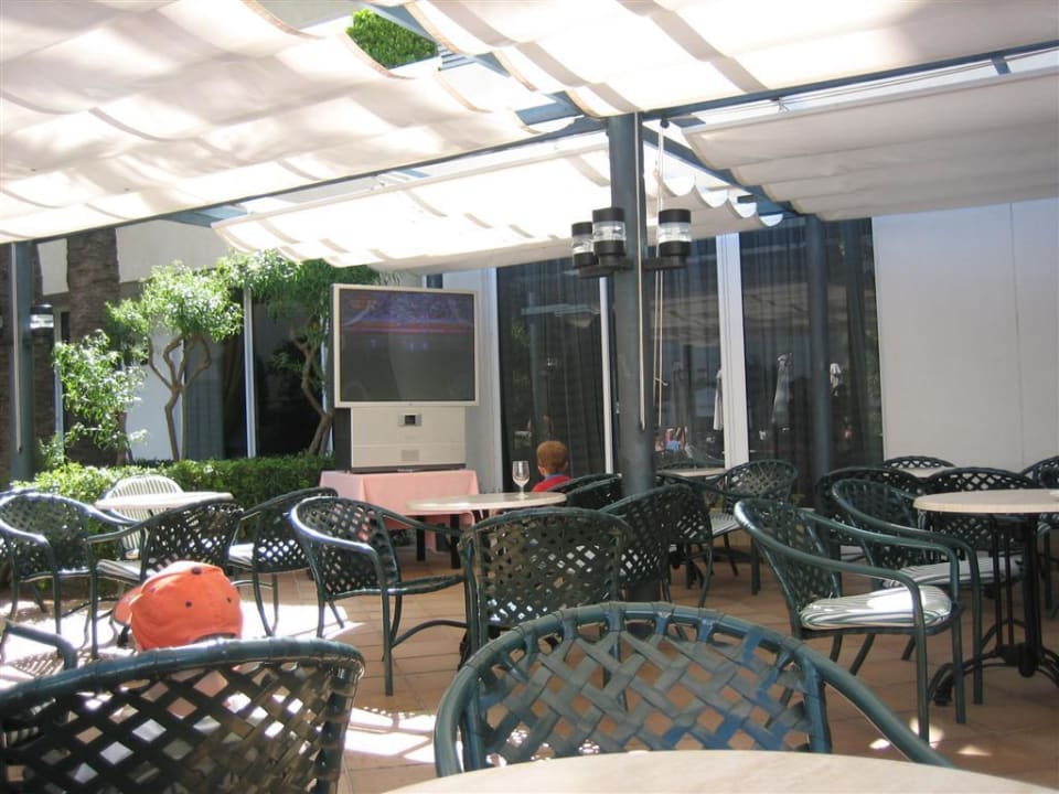 Poolbar mit Fernseher Hipotels Bahia Grande