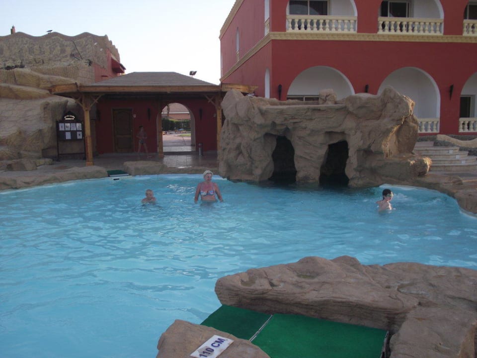 Бассейн для аквааэробики Pickalbatros Alf Leila Wa Leila Resort - Neverland Hurghada