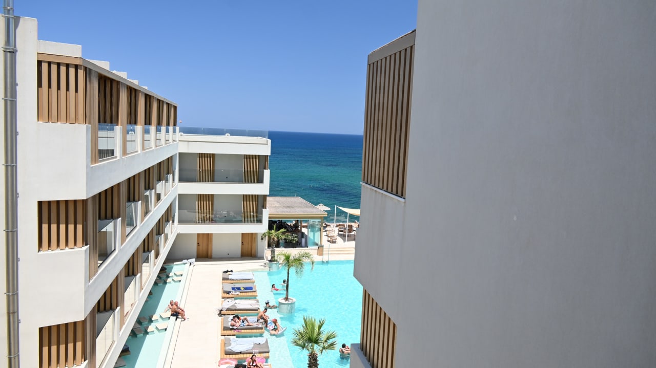 Pool AKASHA Beach Hotel & Spa
