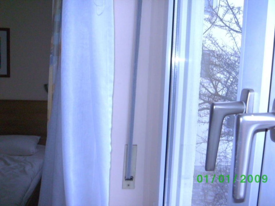 Rollos an den Fenstern Hotel Apollo