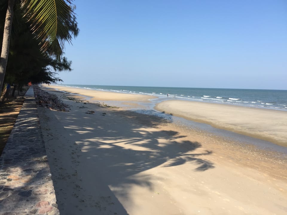 Strand Hotel Grand Pacific Sovereign Resort & Spa