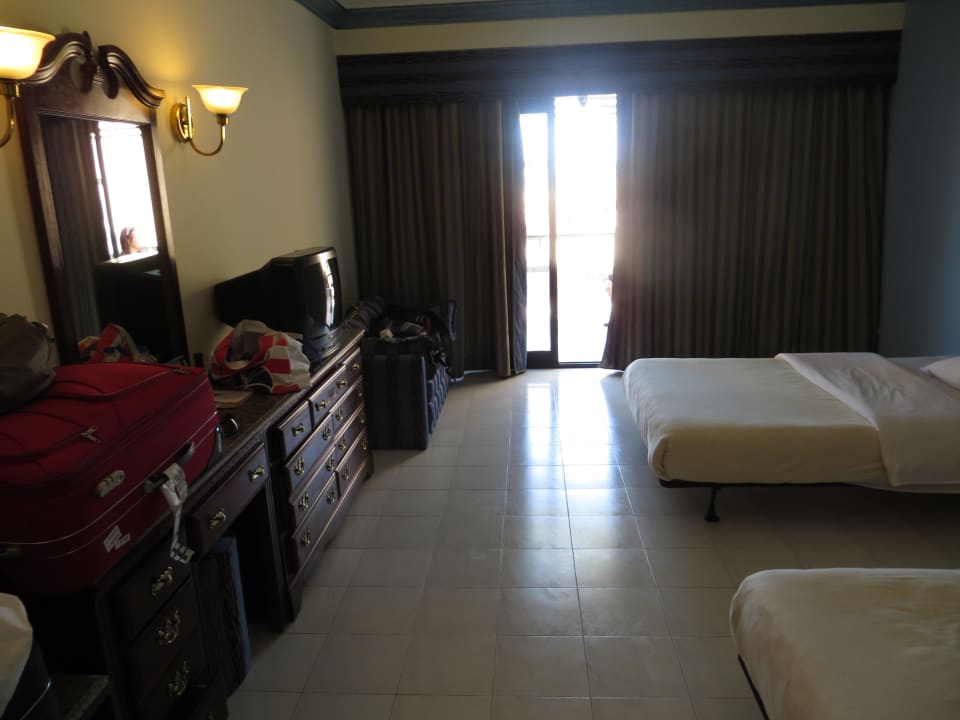 Sauberes geräumiges Zimmer Ali Baba Palace Hotel