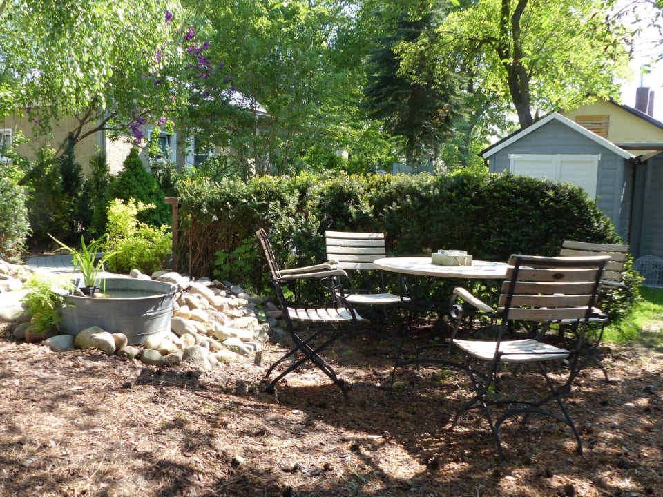 Essplatz im Garten berliner landjungs feine laube