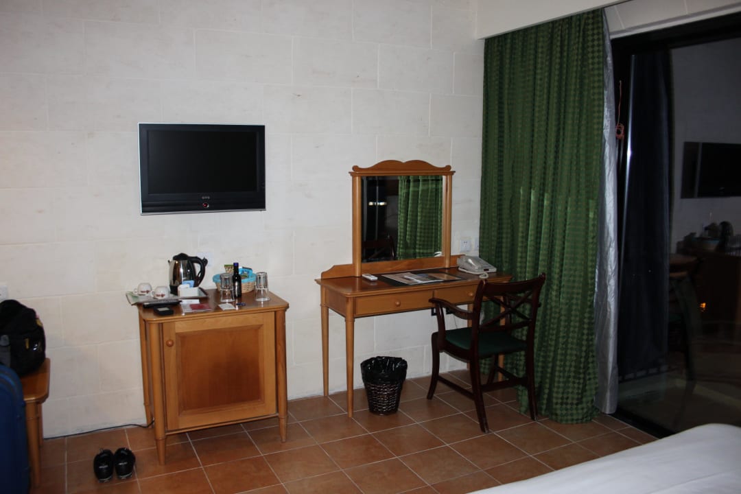 TV, Minibar, kleiner Schreibtisch Grand Hotel Gozo