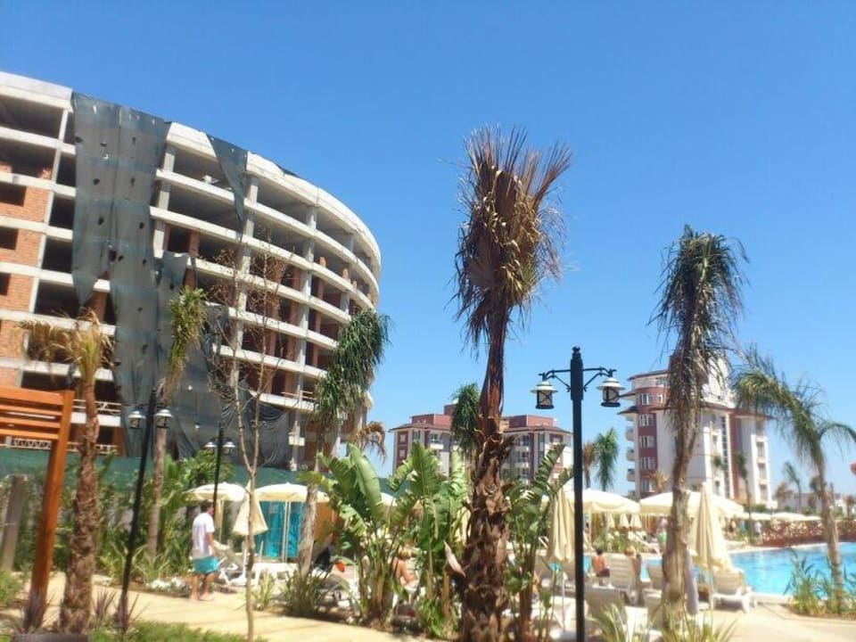 Der Blick zum Pool Wyndham Garden Lara