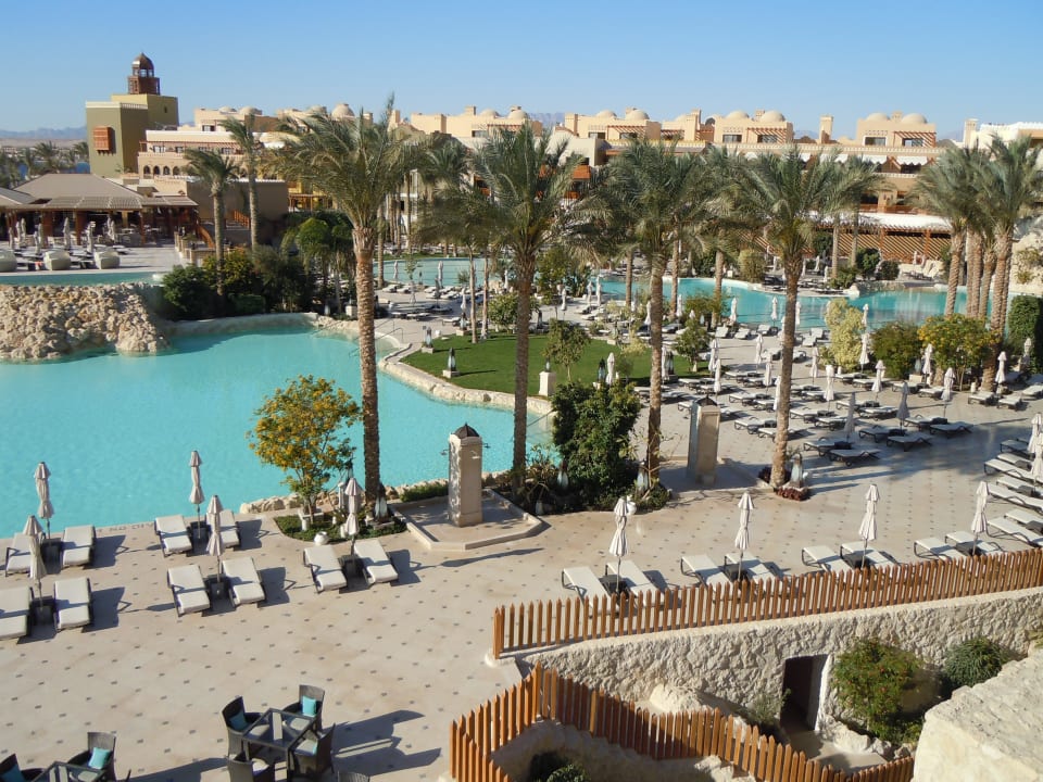 Blick auf die Poolanlage von unserer Suite Makadi Spa - Adults only