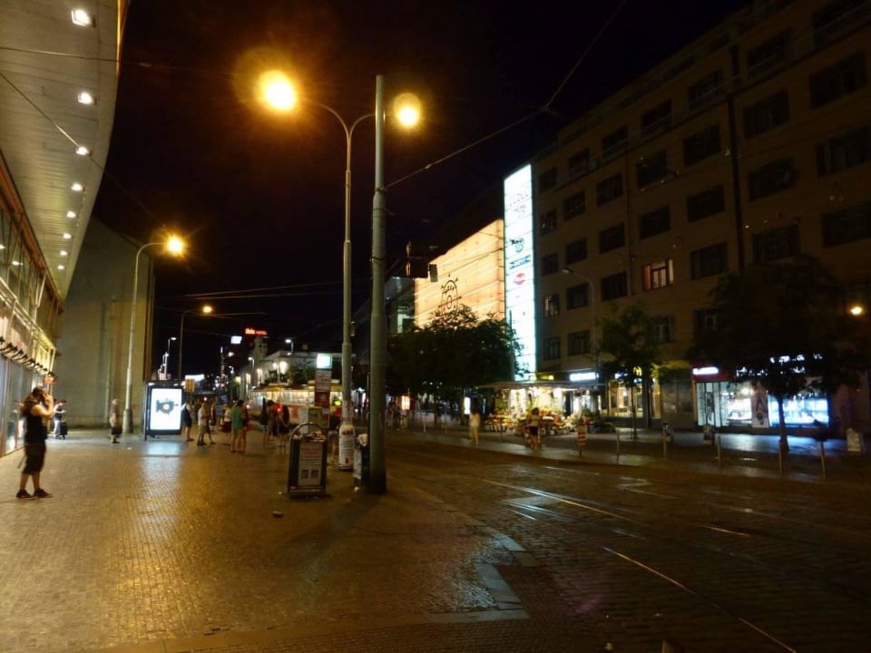 Przecznica od hotelu - centrum handlowe i kino Vienna House Andel's Prague