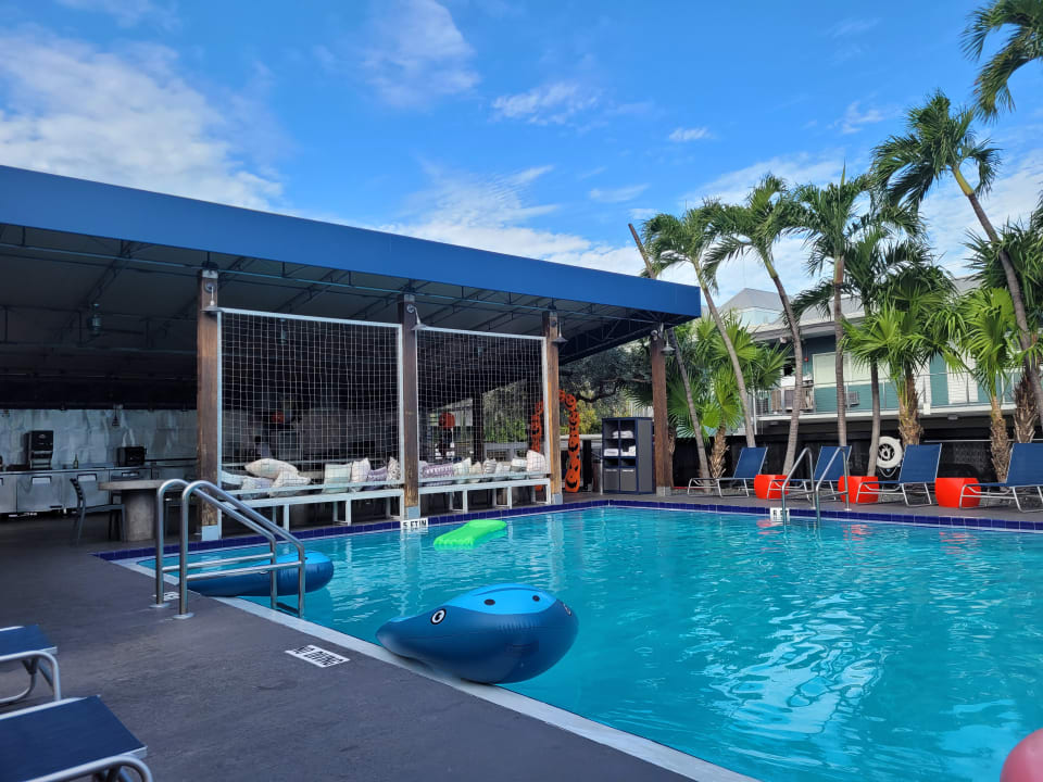Pool Motel Blue Marlin