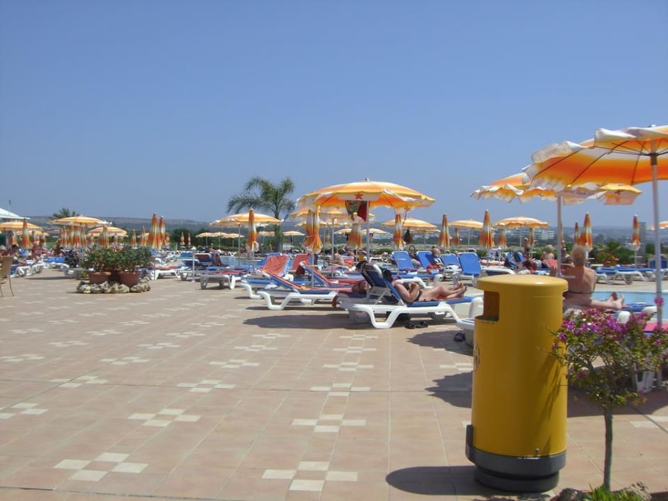 Ein Teil der Poolanlage Asterias Beach