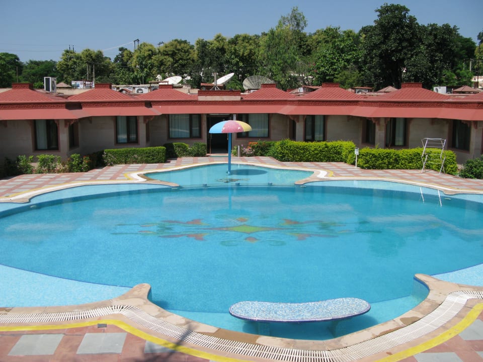 Бассейн Hotel The Orchha Resort