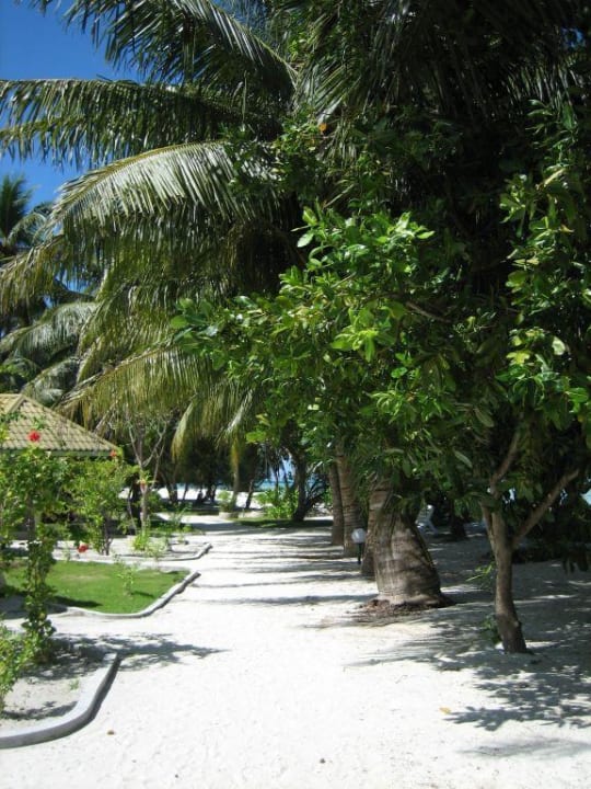 Weg zwischen Bungis und Strand Adaaran Select Hudhuran Fushi - Premium All Inclusive