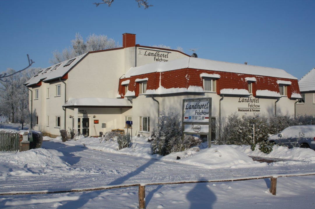 Aussen im Winter Landhotel Felchow