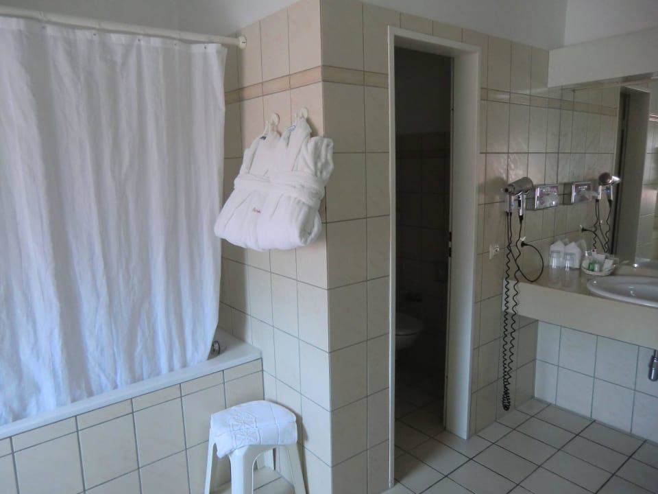 Geräumiges Bad mit Separatem WC Ratskeller Wiedenbrück Hotel & Restaurant