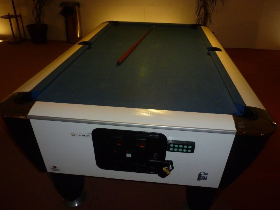 Billiardtisch, einer von zweien. Bull Eugenia Victoria & Spa