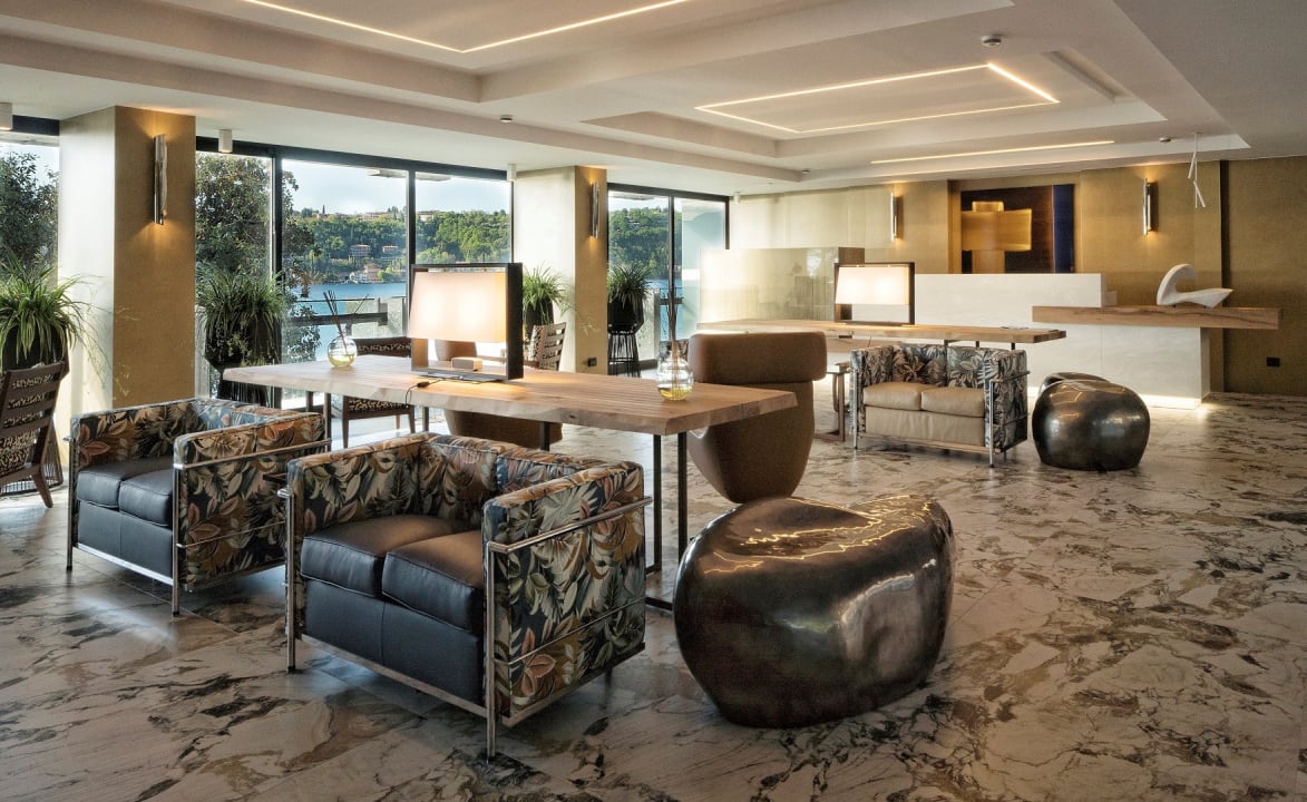 Lobby Hotel Salo du Parc