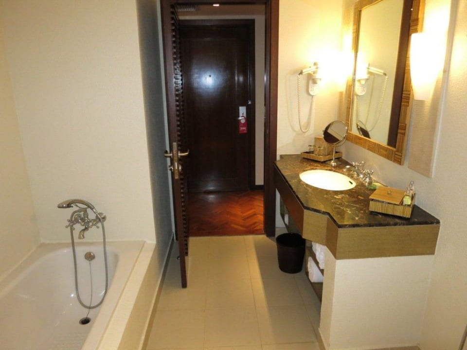 Deluxe Chalet Badezimmer Padma Resort Legian