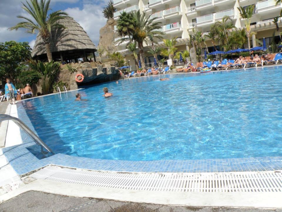 Basen przy hotelu Princess Taurito