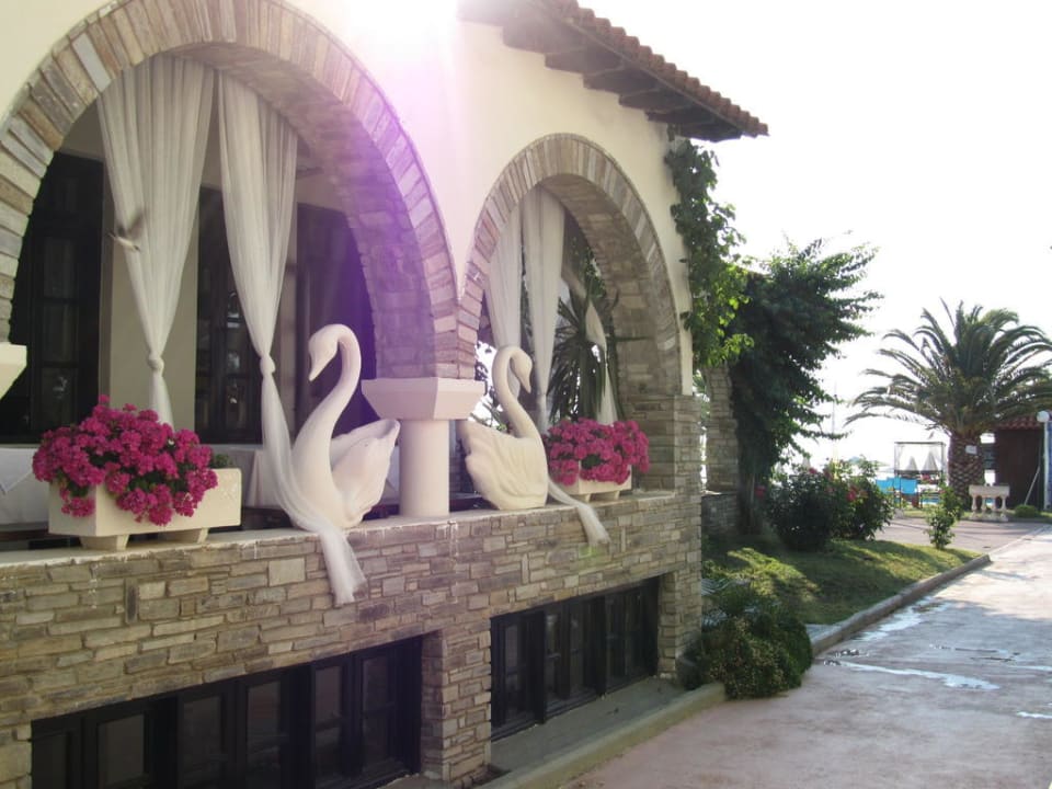 Außenseite vom Restaurant Assa Maris Beach Hotel