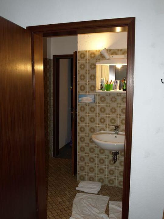 Vom hinteren Zimmer durch das Bad Hotel Im Tannengrund