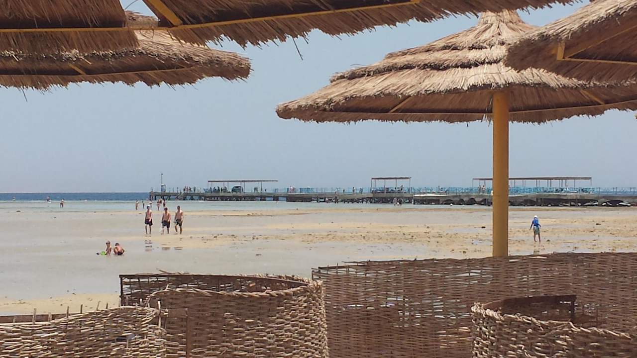 Schöner Strand, bei uns war fast leider immer Ebbe Titanic Beach Spa & Aqua Park