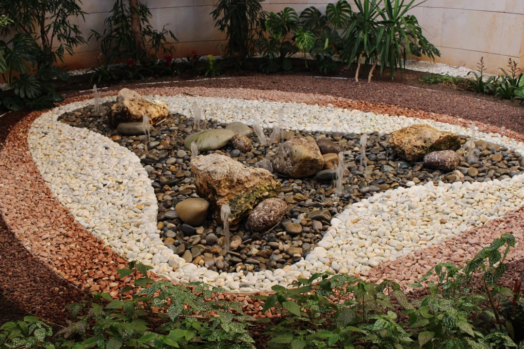 Brunnen im Bereich der Bar Valentin Grand Park Suite Hotel