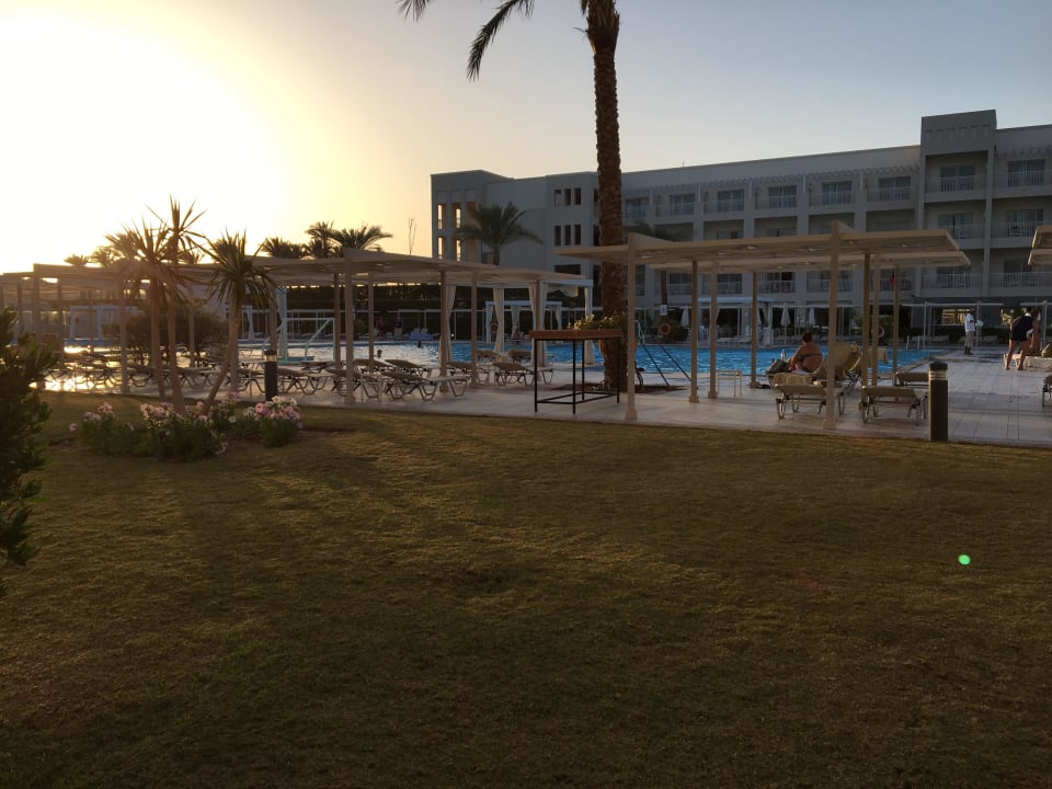 Ausblick vom Zimmer auf den Pool Jaz Aquaviva