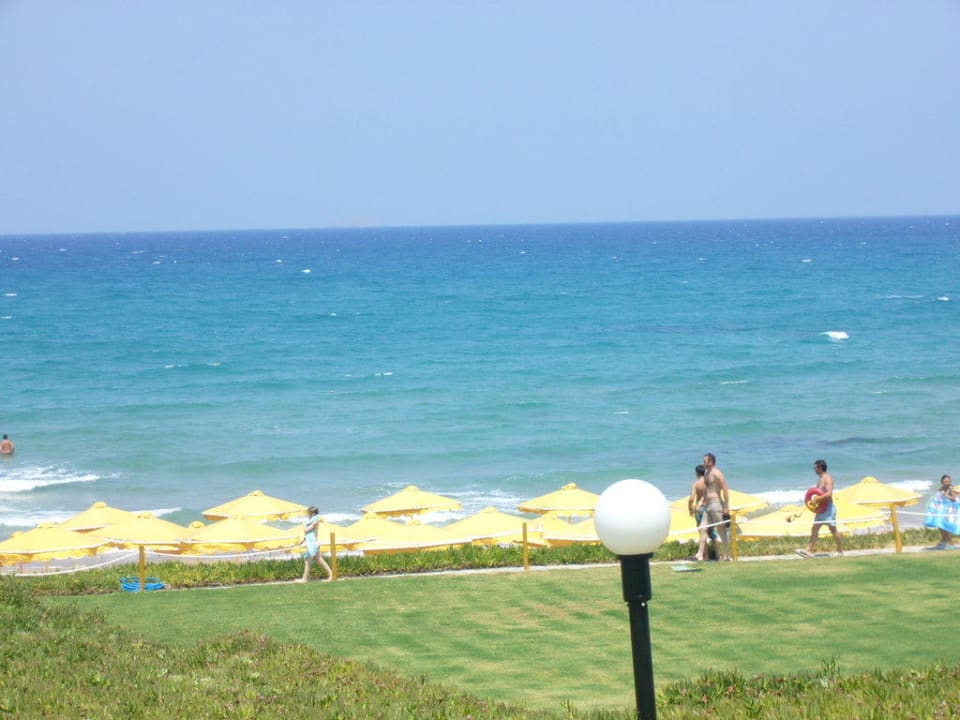 Auf dem Weg zum Strand Mitsis Rinela