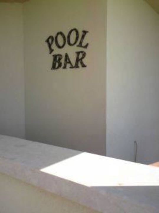 Brak baru przy basenie Hotel Atrium Beach