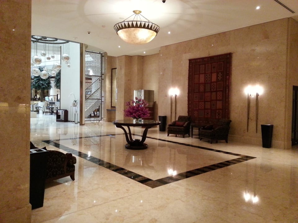 Gang zum Essen Beach Rotana