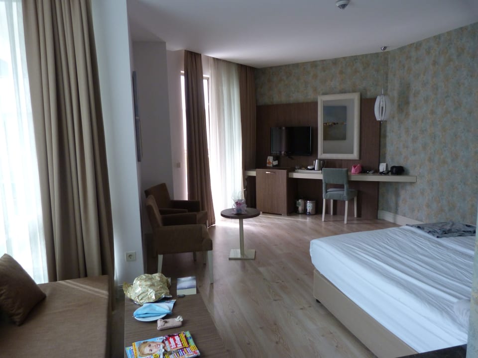 Zimmer Port Side Resort Hotel