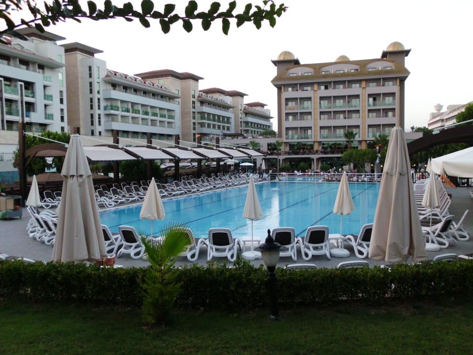Hotel und oberer Pool Aydinbey Kings Palace & Spa