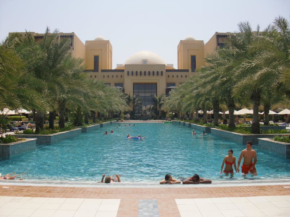 Salzwasser-Pool mit Swim-In Bar Rixos Al Mairid Ras Al Khaimah