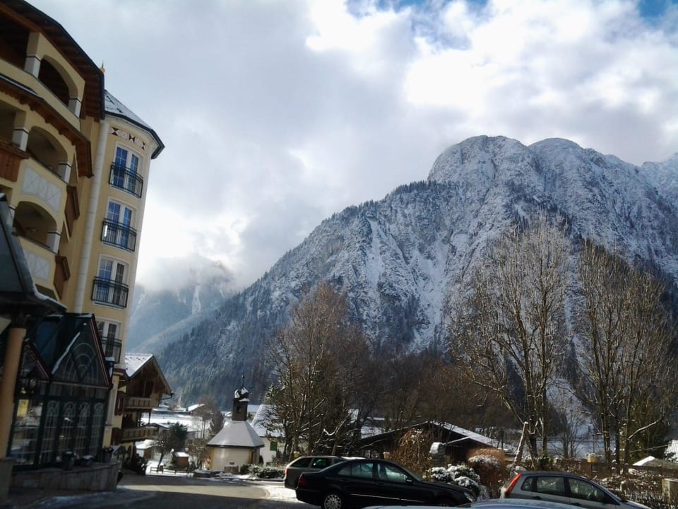 Hotel von der Seite aus Wellnessresort Vier Jahreszeiten