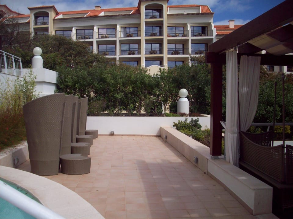 Oberhalb der Poolanlage Meliá Madeira Mare