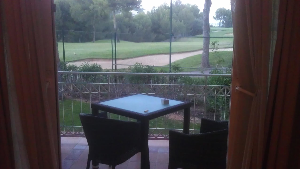 Blick vom Zimmer über die Terrasse zum Golfplatz Lindner Hotel Mallorca Portals Nous, part of JdV by Hyatt
