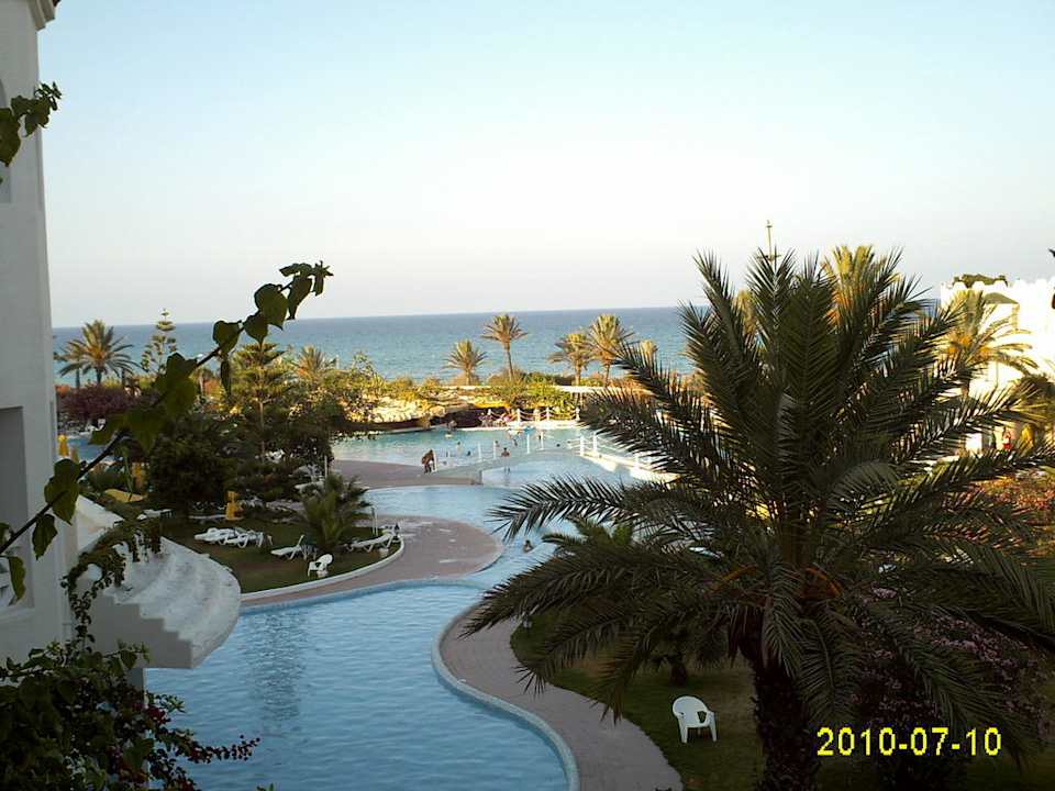 Blick zum Pool & Meer Mahdia Beach & Aquapark
