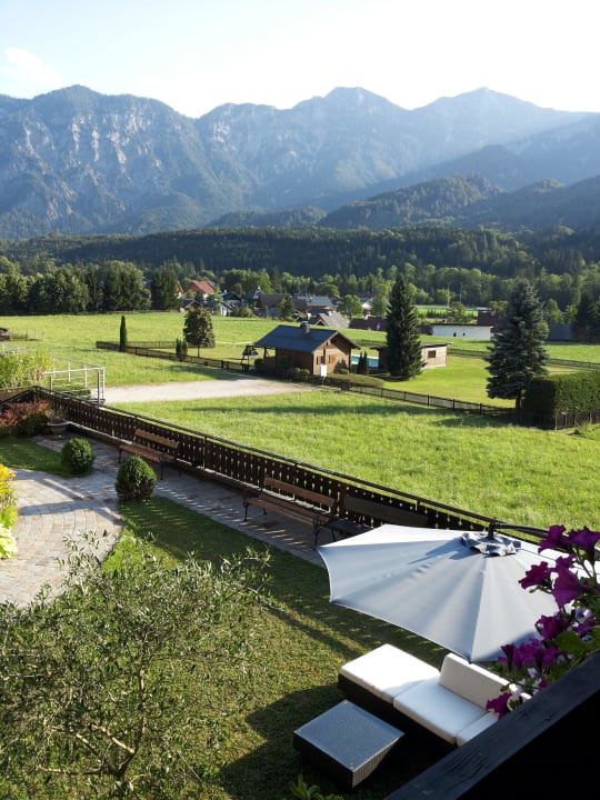 Traumhafter Ausblick vom Zimmer in die Berg Hotel Lindwurm