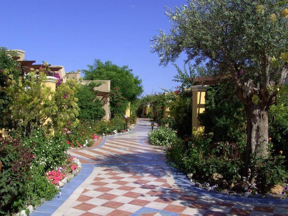 Weg Richtung Strand Atrium Palace Thalasso Spa Resort & Villas