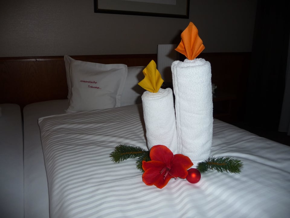 Zur Adventszeit hübsch geschmücktes Zimmer Niemeyers Romantik Posthotel