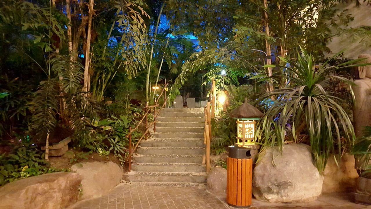 Innenansicht abends  Tropical Islands Resort