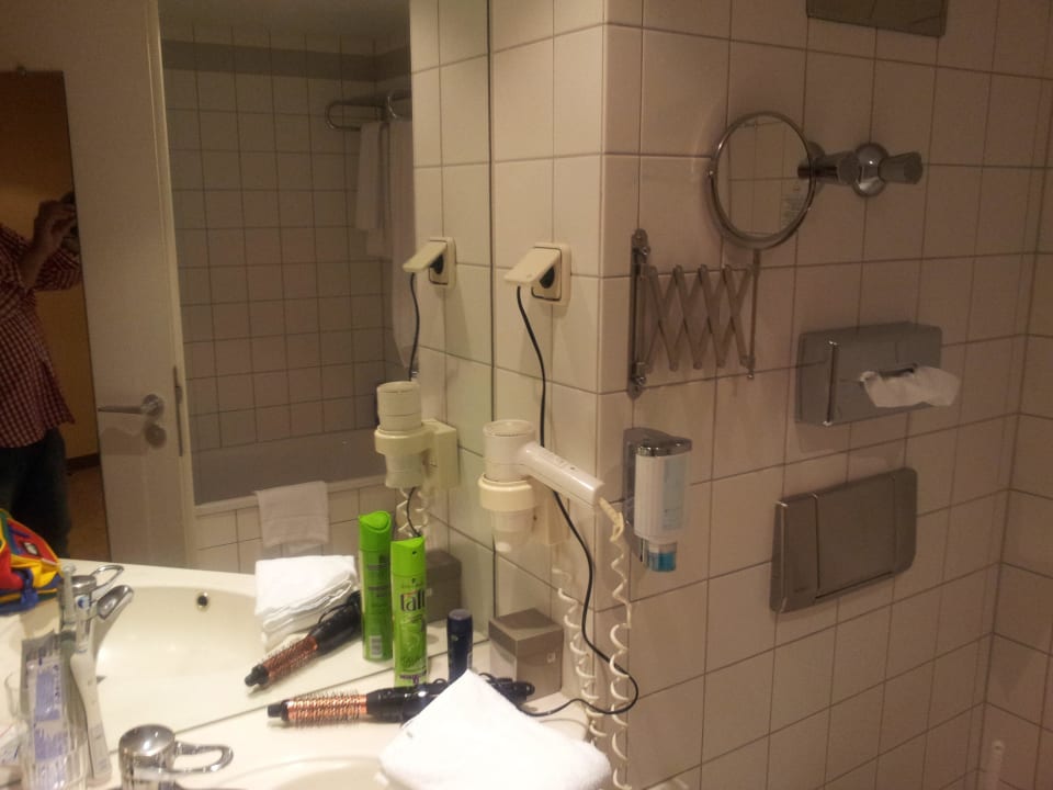 Bad mit Spiegel Hotel Krämerbrücke Erfurt