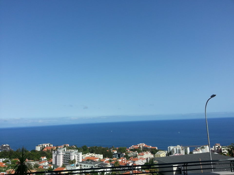 Blick vom Pool Hotel Madeira Panoramico