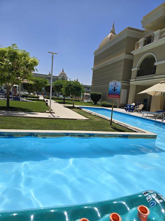 Pool Titanic Royal