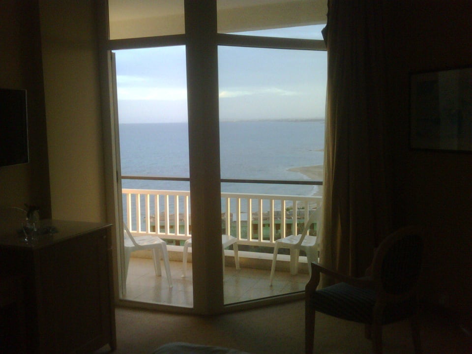 Balkon mit Meerblick im 7.Stock Salamis Bay Conti Resort Hotel & Casino