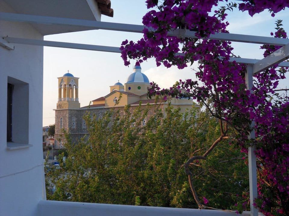 Blick auf die Kirche Hotel Golden Sun