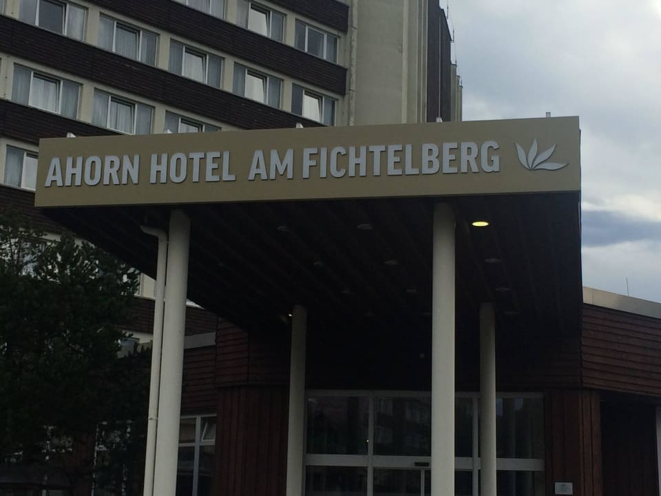 Eingang zum Hotel AHORN Hotel Am Fichtelberg