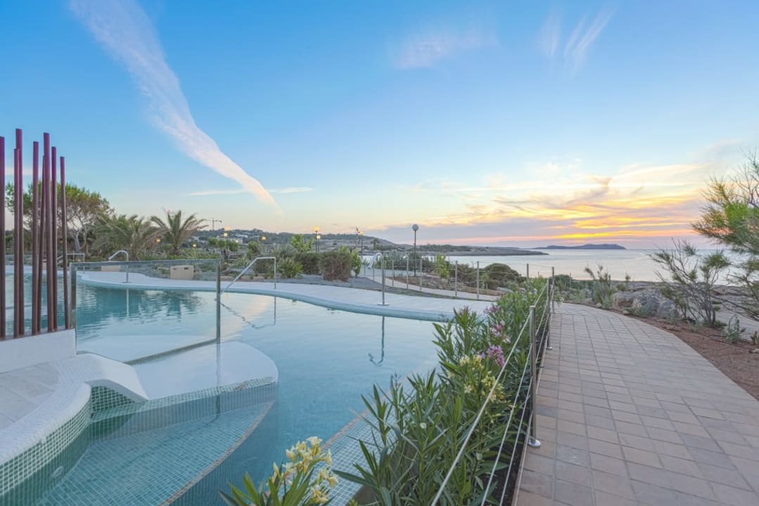 Pool Sirenis Seaview Country Club