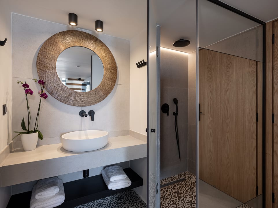 Zimmer Calla Luxury Seafront Suites