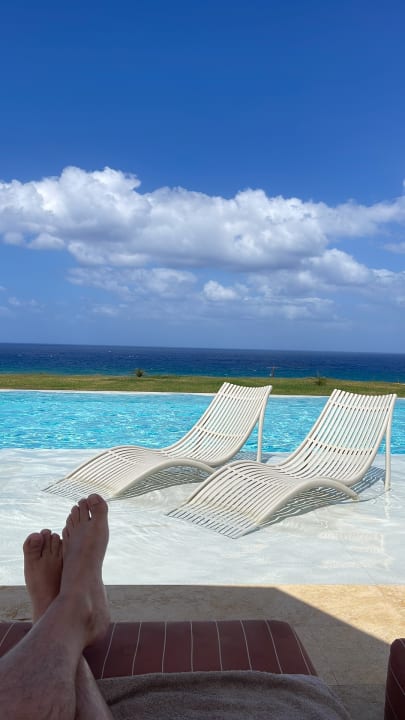 Pool The Royal Senses Resort, Curio Collection by Hilton